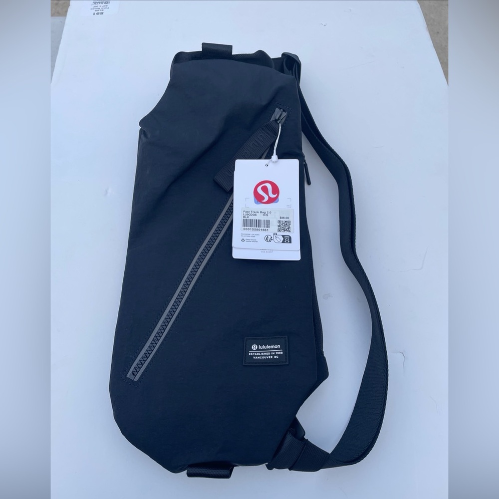 NWT Lululemon Fast Track Bag 2.0 10L Black OS